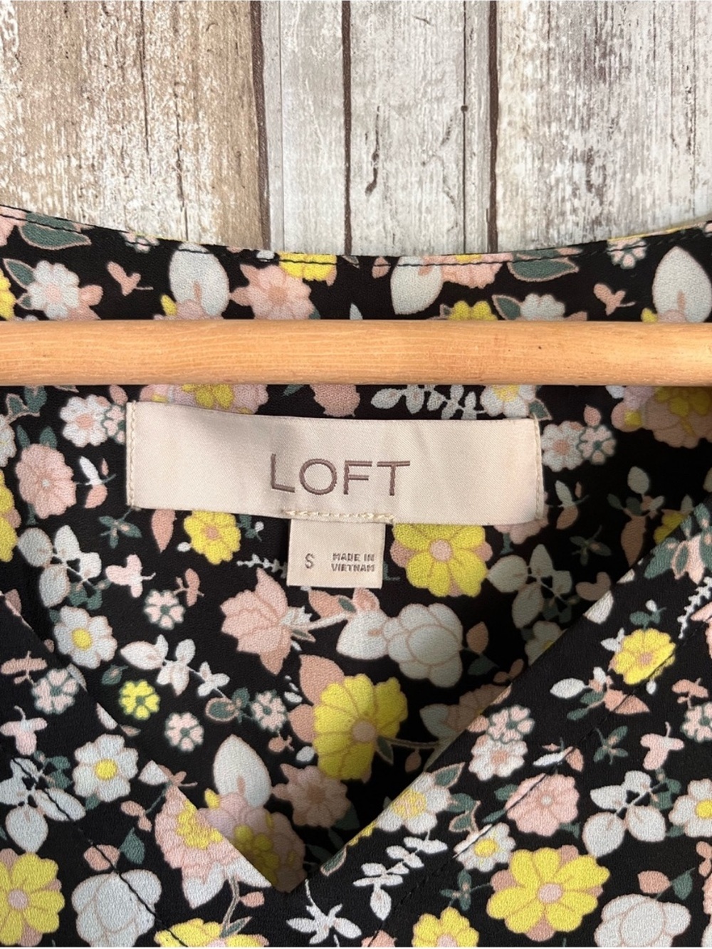 LOFT Black Floral Flutter Sleeve Blouse V-Neck Lightweight Top Small - Picture 6 of 6